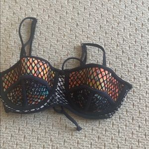 Strapless or non strapless bikini top
